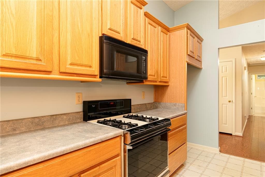 3 bedroom, 2 bathroom, 1,400 sq ft single family residence for sale at 5021 River Rock Way, Woodstock, GA 30188 — photo 9