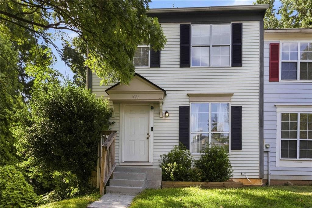 2 bedroom, 3 bathroom, 1,160 sq ft townhouse sold at 1471 Inverness Drive, Stone Mountain, GA 30083