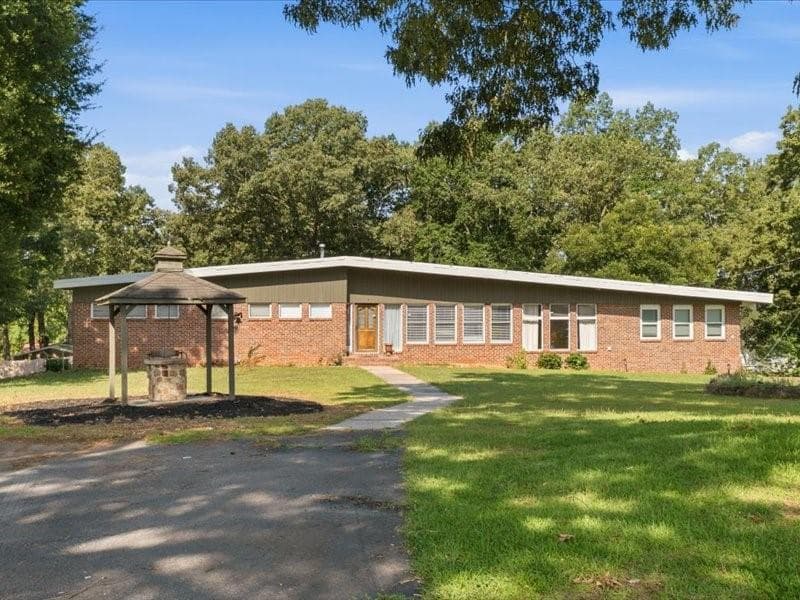 4 bedroom, 3 bathroom, 2,703 sq ft single family residence for sale at 1960 County Road 102, Cedar Bluff, AL 35959 — photo 2