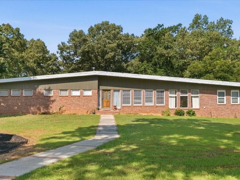 4 bedroom, 3 bathroom, 2,703 sq ft single family residence for sale at 1960 County Road 102, Cedar Bluff, AL 35959 — photo 1 of 48