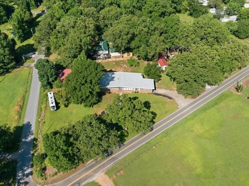 4 bedroom, 3 bathroom, 2,703 sq ft single family residence for sale at 1960 County Road 102, Cedar Bluff, AL 35959 — photo 5