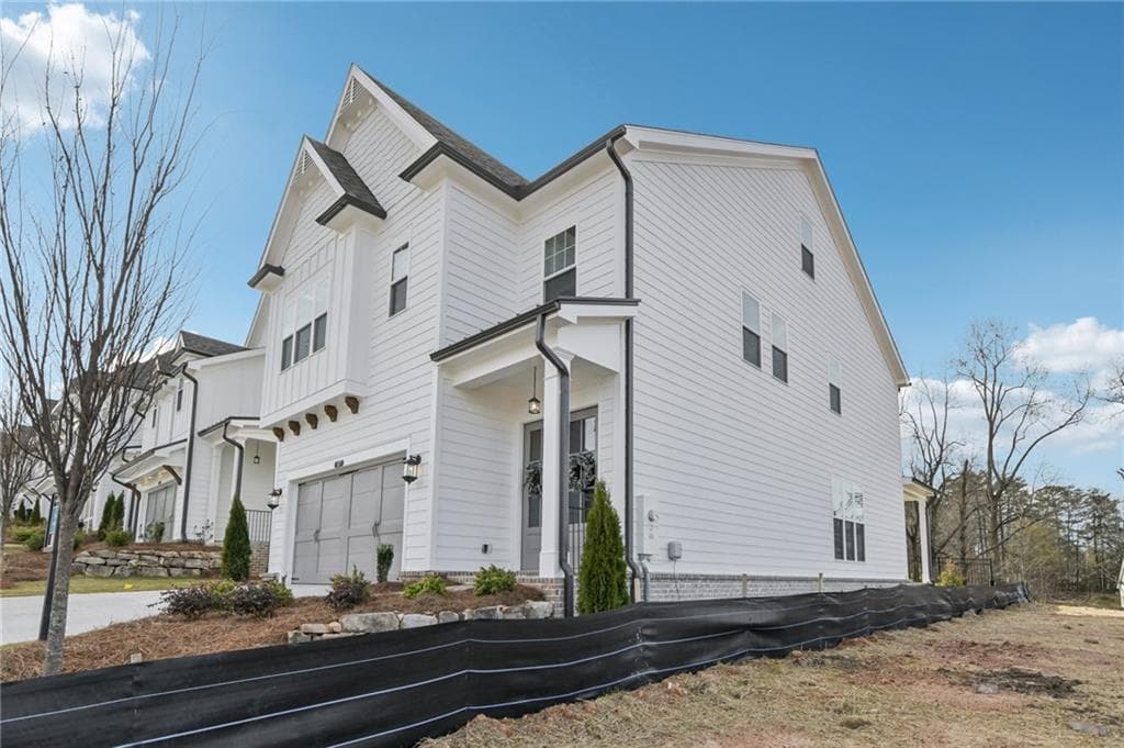 4 bedroom, 3 bathroom, 2,453 sq ft single family residence for sale at 620 Silva Street, Cumming, GA 30040 — photo 3