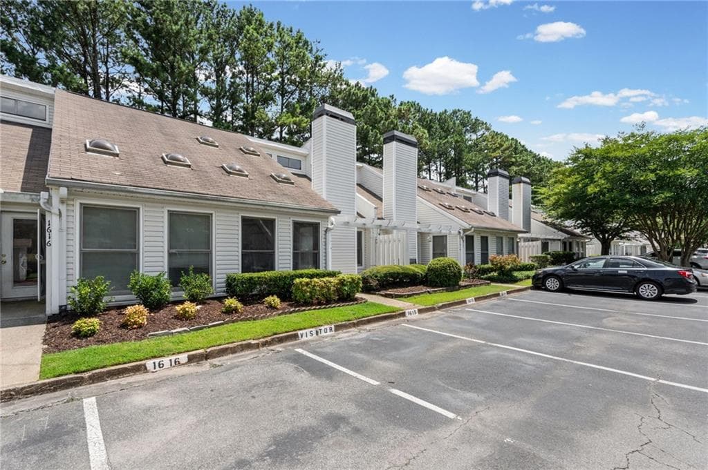 3 bedroom, 2 bathroom, 1,241 sq ft condominium for sale at 1615 Homestead Trail, Alpharetta, GA 30004 — photo 2