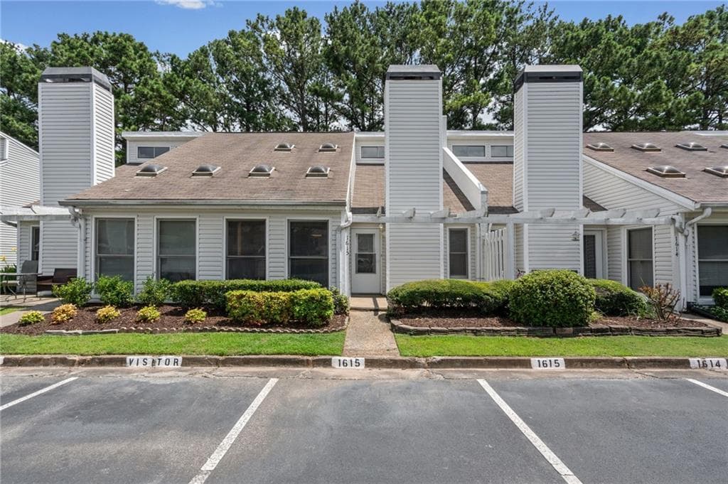 3 bedroom, 2 bathroom, 1,241 sq ft condominium for sale at 1615 Homestead Trail, Alpharetta, GA 30004 — photo 3