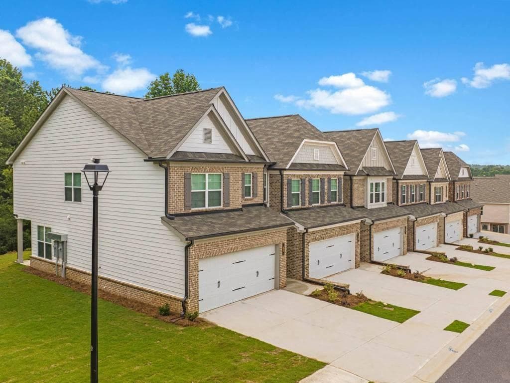 3 bedroom, 3 bathroom, 1,834 sq ft townhouse for rent at 1585 Monfort Road Pinewood, Lawrenceville, GA 30046 for $2,650 a month