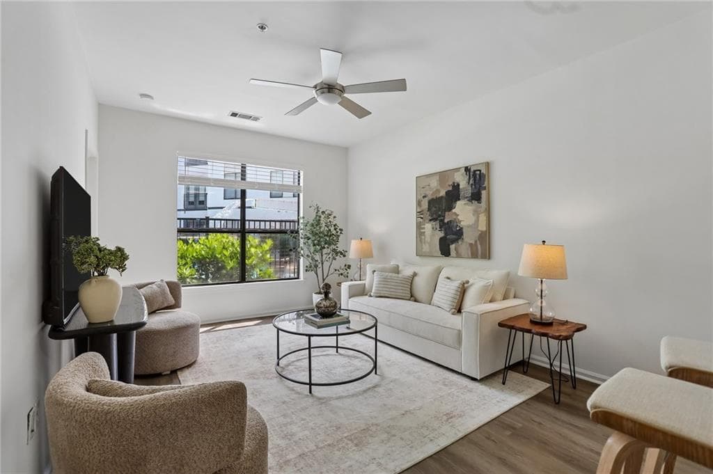 1 bedroom, 1 bathroom, 646 sq ft condominium under contract at 821 Ralph McGill Boulevard 3126, Atlanta, GA 30306 — photo 2