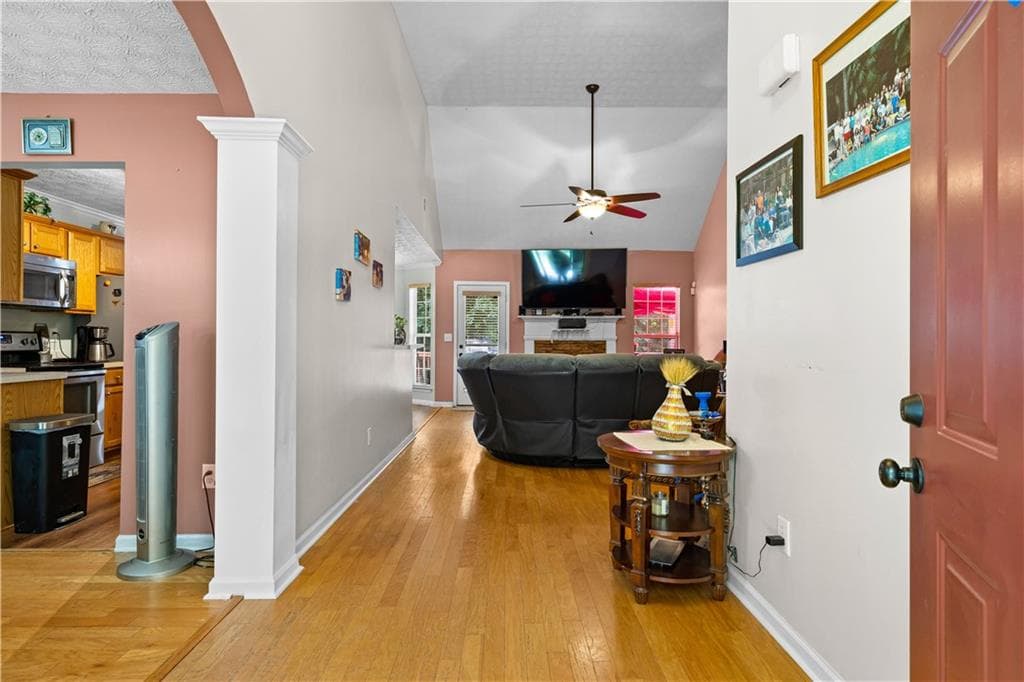 3 bedroom, 2 bathroom, 1,916 sq ft single family residence for sale at 333 Cascade Court, Hampton, GA 30228 — photo 5