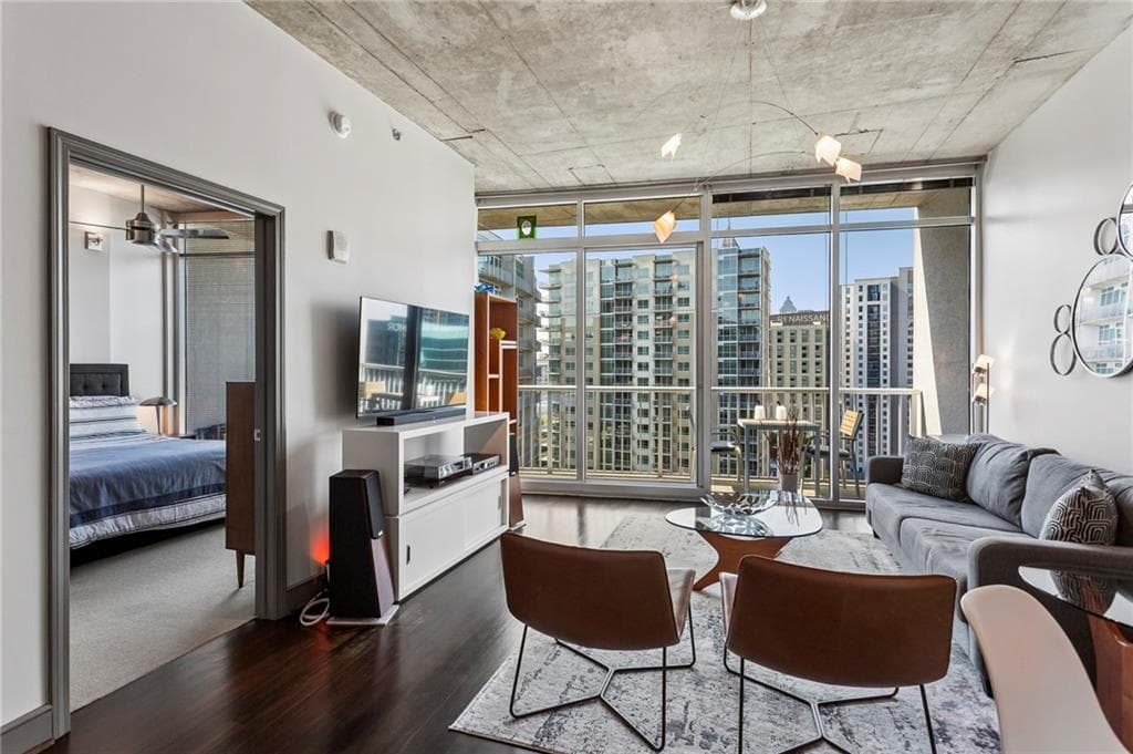 1 bedroom, 1 bathroom, 828 sq ft condominium under contract at 44 Peachtree Place 1733, Atlanta, GA 30309 — photo 8