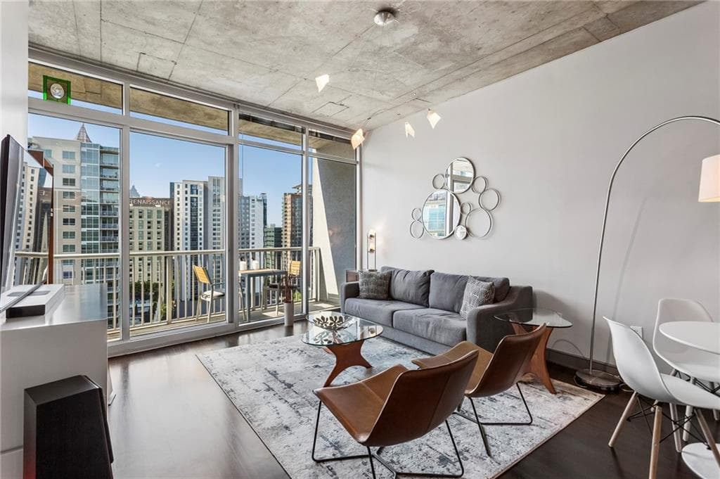 1 bedroom, 1 bathroom, 828 sq ft condominium under contract at 44 Peachtree Place 1733, Atlanta, GA 30309 — photo 9