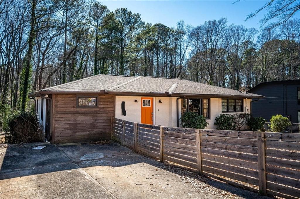 4 bedroom, 3 bathroom, 2,356 sq ft single family residence for sale at 2411 Fair Lane, Decatur, GA 30032 — photo 6