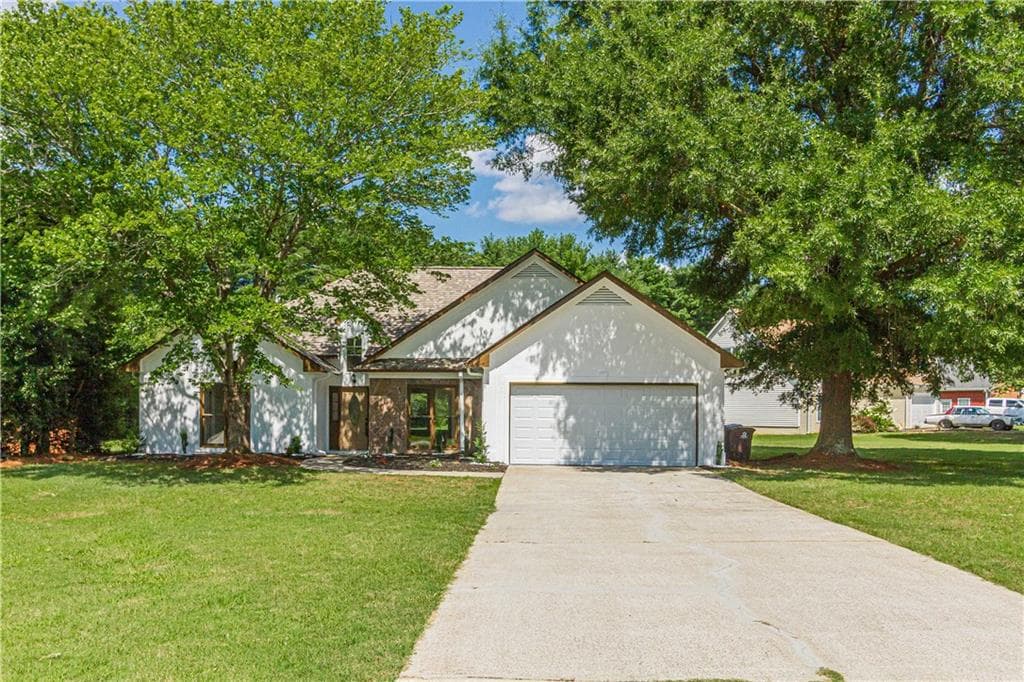 3 bedroom, 2 bathroom, 1,790 sq ft single family residence for sale at 100 Winslow Court, Mcdonough, GA 30253