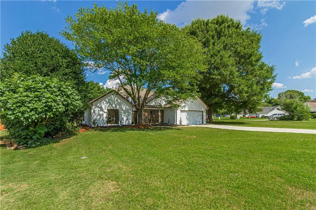 3 bedroom, 2 bathroom, 1,790 sq ft single family residence for sale at 100 Winslow Court, Mcdonough, GA 30253 — photo 4