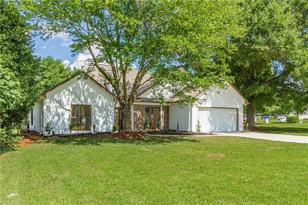 3 bedroom, 2 bathroom, 1,790 sq ft single family residence for sale at 100 Winslow Court, Mcdonough, GA 30253 — photo 2
