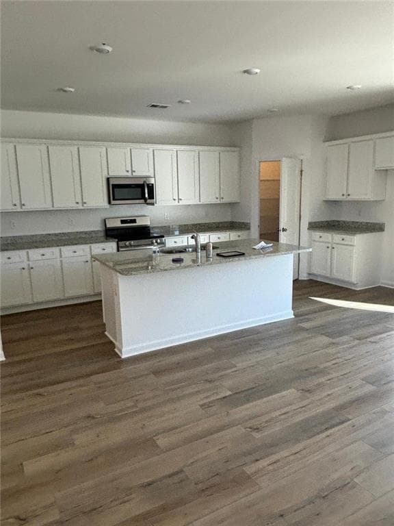 5 bedroom, 3 bathroom, 2,178 sq ft single family residence for rent at 140 Red Maple Way, Adairsville, GA 30103 for $2,300 a month — photo 4