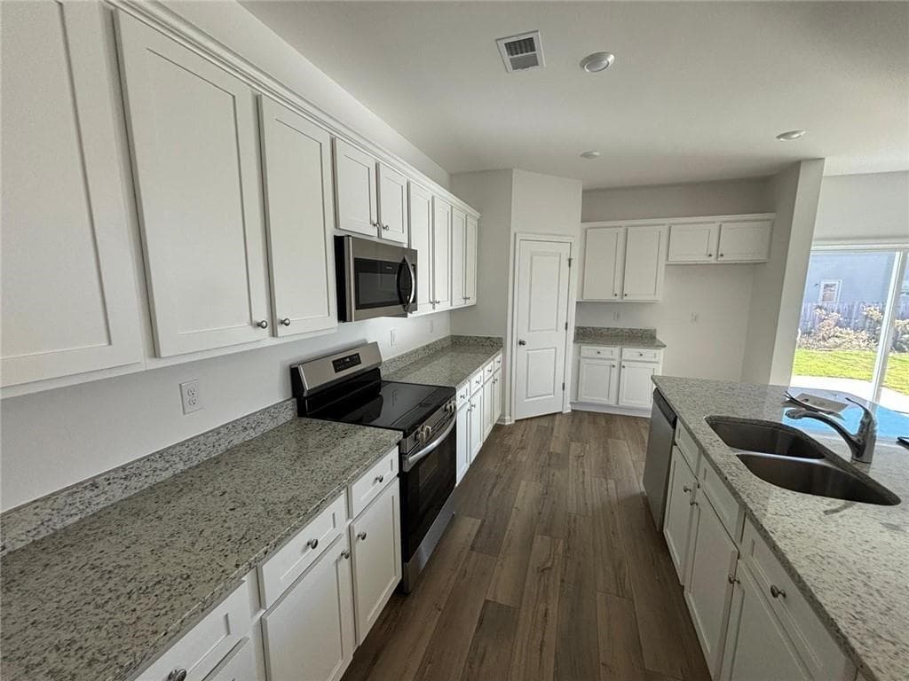 5 bedroom, 3 bathroom, 2,178 sq ft single family residence for rent at 140 Red Maple Way, Adairsville, GA 30103 for $2,300 a month — photo 7