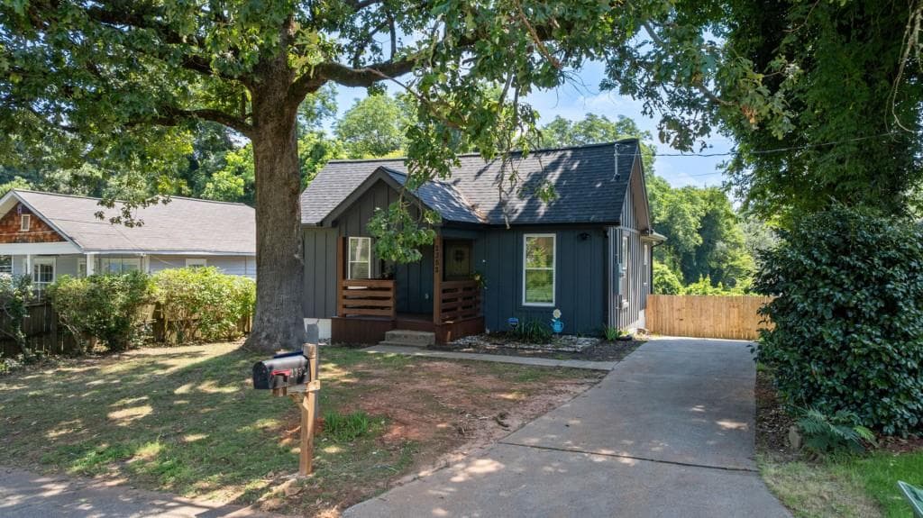 4 bedroom, 3 bathroom, 1,500 sq ft single family residence for sale at 2352 Herring Road, Atlanta, GA 30311 — photo 5