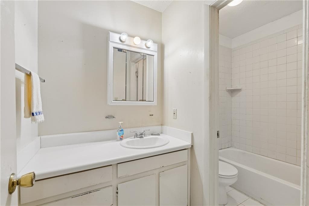 2 bedroom, 2 bathroom, 936 sq ft condominium for sale at 1231 Church Street D, Decatur, GA 30030 — photo 8