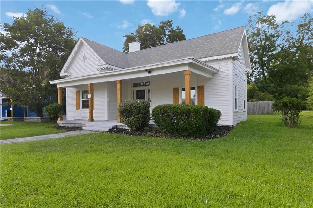 3 bedroom, 2 bathroom, 1,862 sq ft single family residence for sale at 6860 Main Street, Lithonia, GA 30058 — photo 3