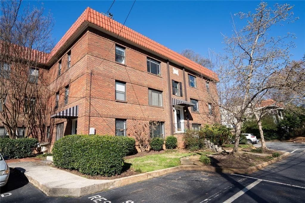 2 bedroom, 1 bathroom, 667 sq ft condominium for rent at 708 Argonne Avenue 5, Atlanta, GA 30308 for $1,800 a month — photo 2