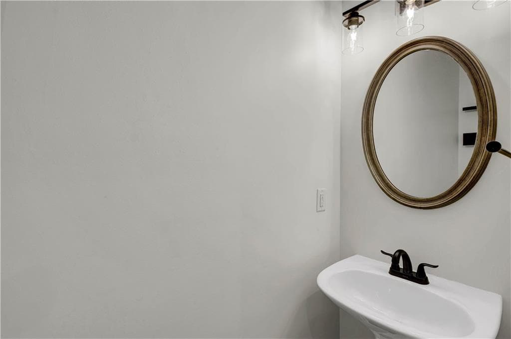 3 bedroom, 4 bathroom, 1,326 sq ft townhouse for rent at 1044 Liberty Parkway, Atlanta, GA 30318 for $2,625 a month — photo 9