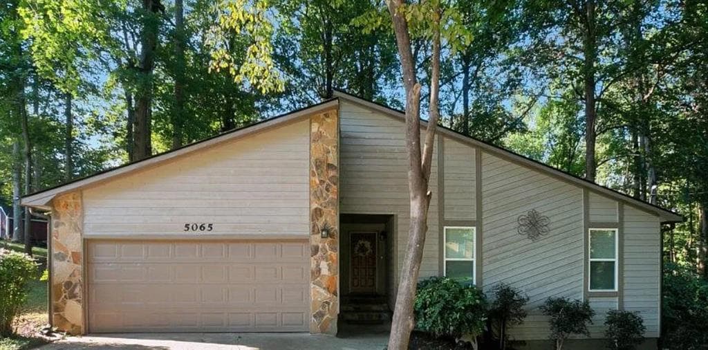 4 bedroom, 2 bathroom, 1,653 sq ft single family residence for sale at 5065 Carole Place, Stone Mountain, GA 30087 — photo 2