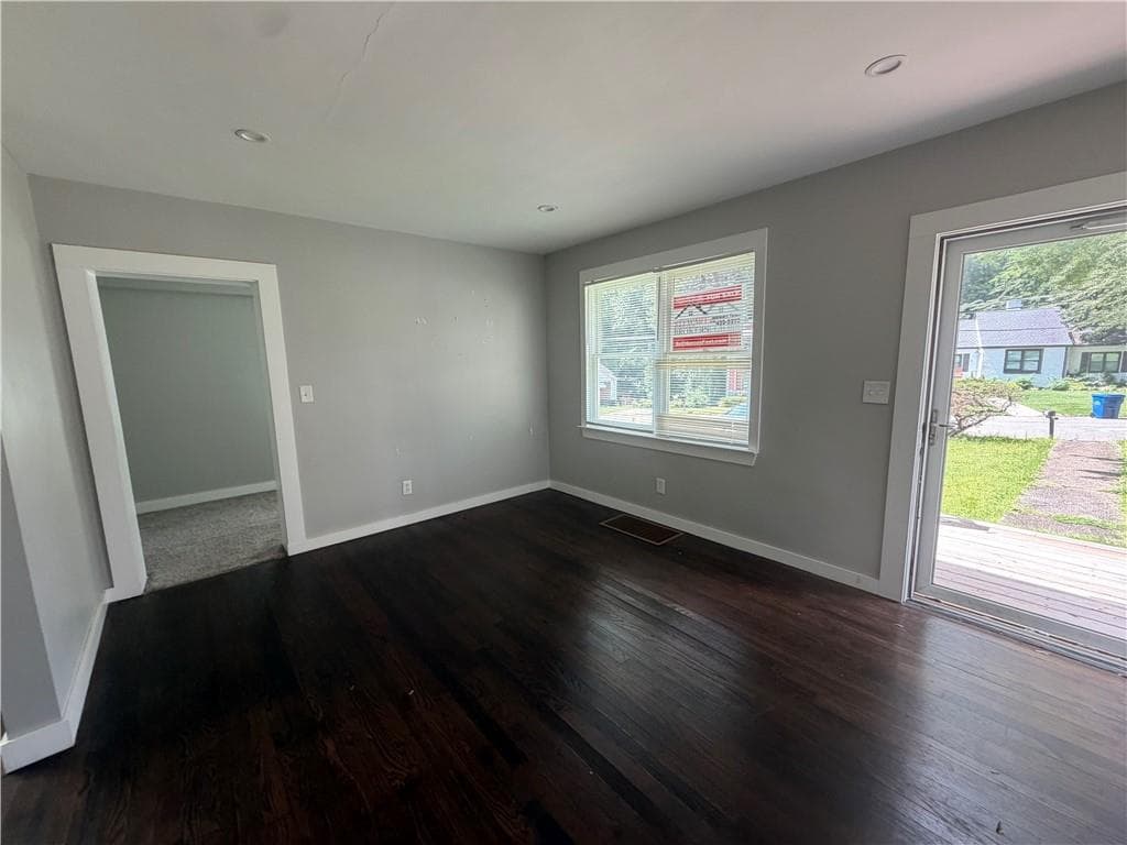 3 bedroom, 2 bathroom, 1,488 sq ft single family residence under contract at 1714 Emerald Avenue, Atlanta, GA 30310 — photo 8