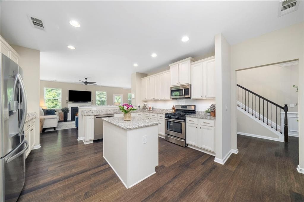 4 bedroom, 3 bathroom, 2,359 sq ft single family residence for sale at 120 Kasey Drive, Woodstock, GA 30189 — photo 7
