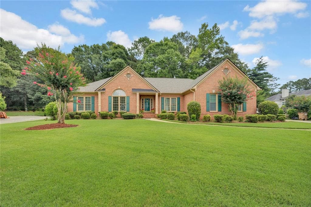 3 bedroom, 3 bathroom, 2,563 sq ft single family residence under contract at 1760 SE Heatherstone Hollow, Conyers, GA 30013 — photo 2