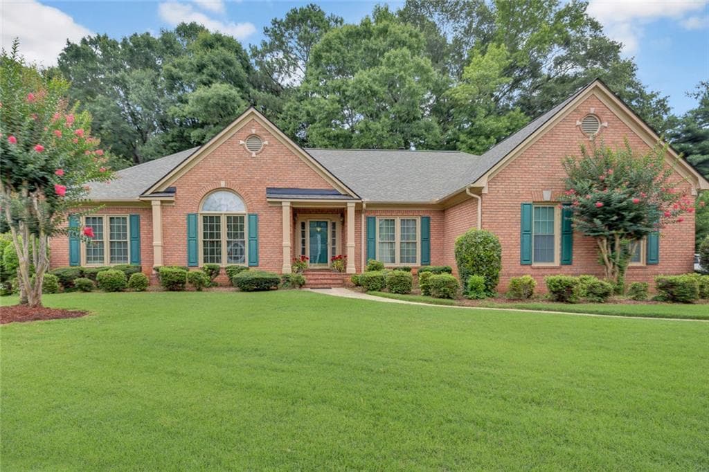3 bedroom, 3 bathroom, 2,563 sq ft single family residence under contract at 1760 SE Heatherstone Hollow, Conyers, GA 30013 — photo 3