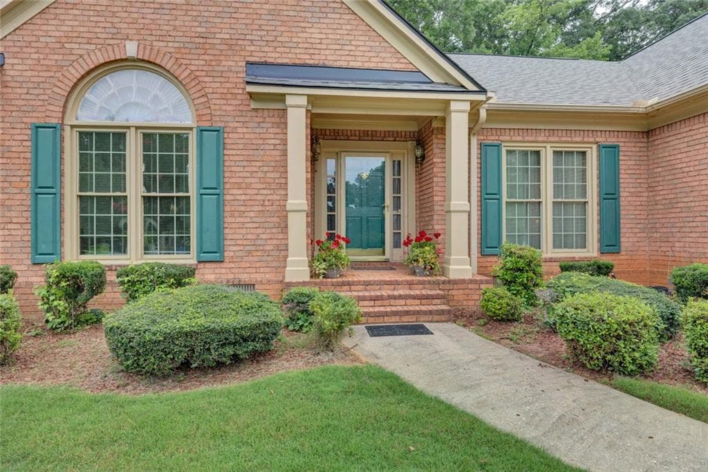 3 bedroom, 3 bathroom, 2,563 sq ft single family residence under contract at 1760 SE Heatherstone Hollow, Conyers, GA 30013 — photo 4