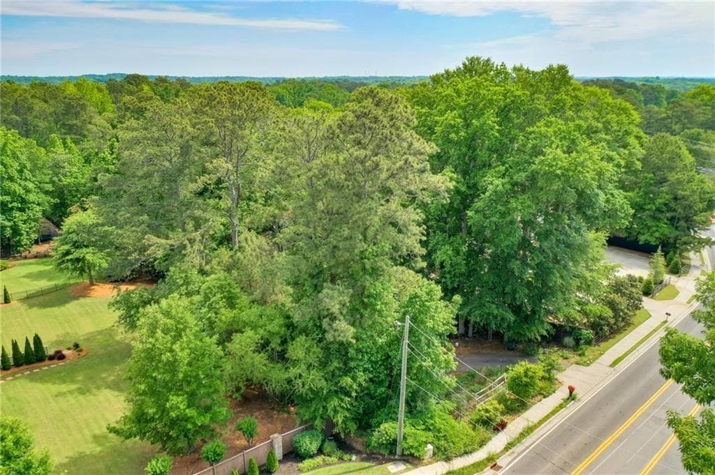 4 bedroom, 3 bathroom single family residence under contract at 3127 Post Oak Tritt Road, Marietta, GA 30062 — photo 3