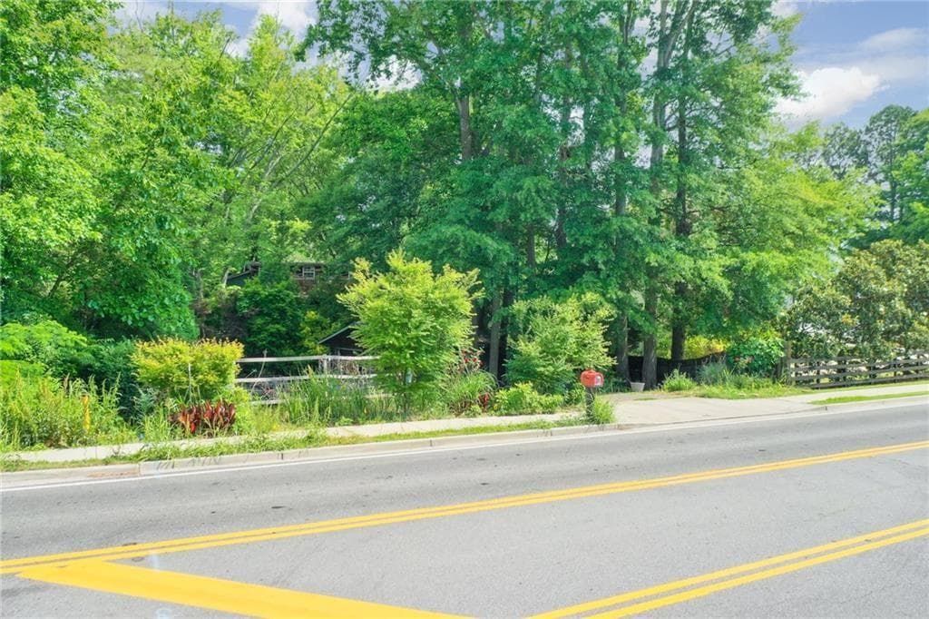 4 bedroom, 3 bathroom single family residence under contract at 3127 Post Oak Tritt Road, Marietta, GA 30062 — photo 7
