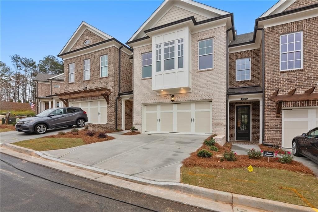 4 bedroom, 4 bathroom, 3,034 sq ft townhouse under contract at 5697 Broad River View 445, Peachtree Corners, GA 30092 — photo 2