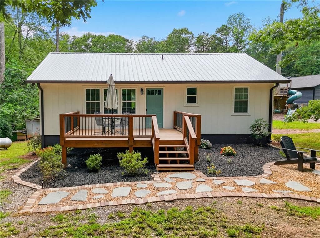 2 bedroom, 1 bathroom, 1,288 sq ft single family residence under contract at 299 E Price Creek Road, Jasper, GA 30143 — photo 2