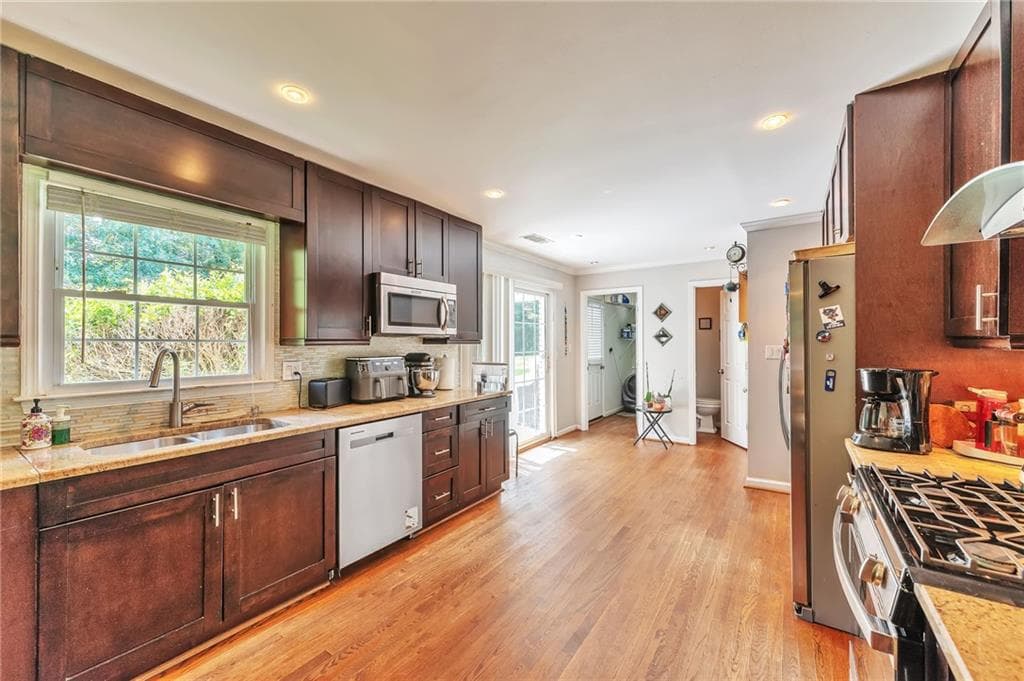 5 bedroom, 4 bathroom, 2,565 sq ft single family residence for rent at 1651 Murdock Road, Marietta, GA 30062 for $3,700 a month — photo 6