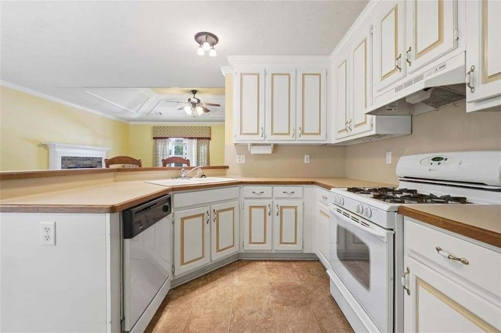3 bedroom, 2 bathroom, 1,610 sq ft single family residence for sale at 444 Waverly Forest Court, Lawrenceville, GA 30045 — photo 9