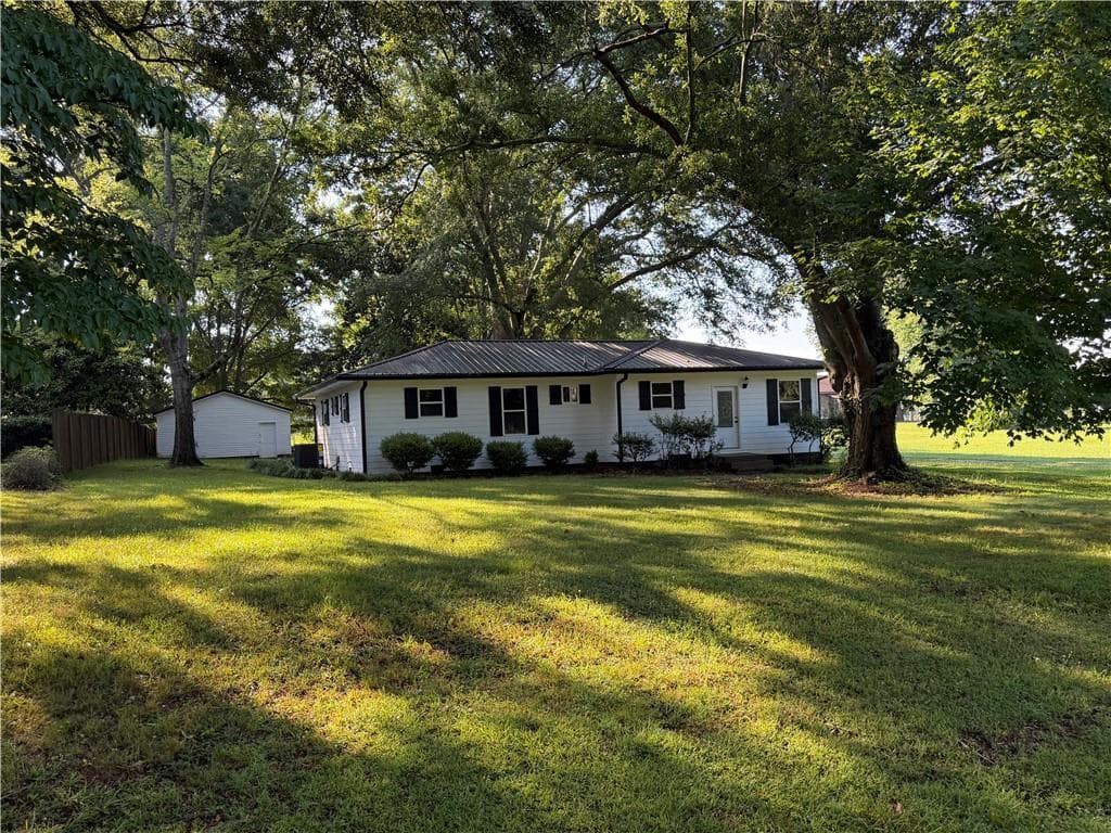 3 bedroom, 3 bathroom, 2,000 sq ft single family residence for sale at 220 John Phillips Road, Cedartown, GA 30125 — photo 2