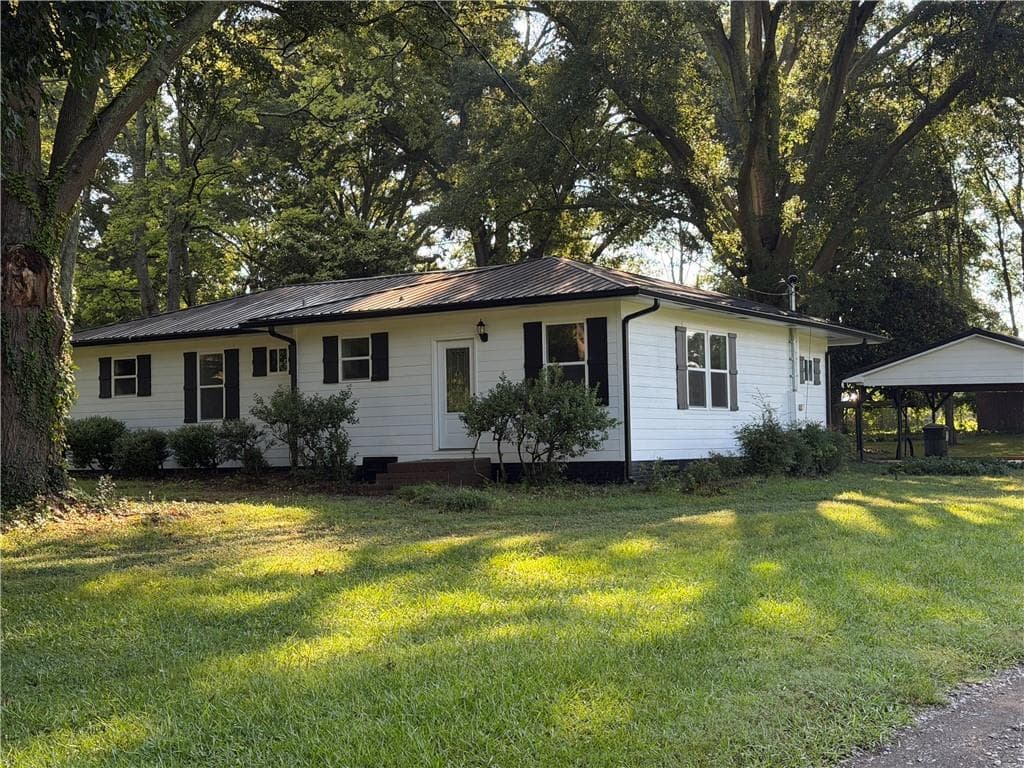 3 bedroom, 3 bathroom, 2,000 sq ft single family residence for sale at 220 John Phillips Road, Cedartown, GA 30125 — photo 3