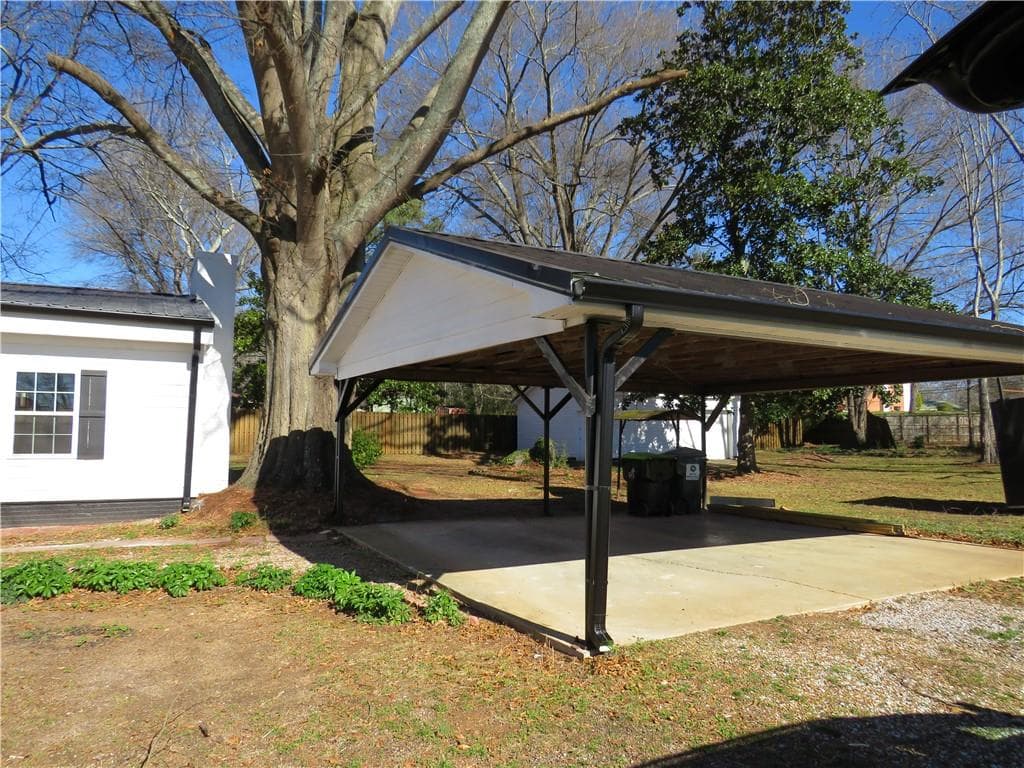 3 bedroom, 3 bathroom, 2,000 sq ft single family residence for sale at 220 John Phillips Road, Cedartown, GA 30125 — photo 4