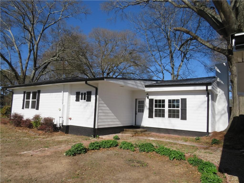 3 bedroom, 3 bathroom, 2,000 sq ft single family residence for sale at 220 John Phillips Road, Cedartown, GA 30125 — photo 5