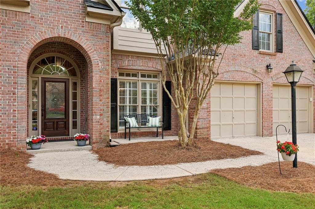 4 bedroom, 4 bathroom, 3,351 sq ft single family residence under contract at 6930 Olde Atlanta Parkway, Suwanee, GA 30024 — photo 2