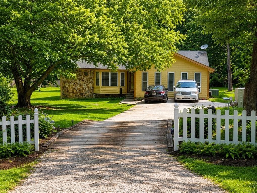 3 bedroom, 2 bathroom, 1,974 sq ft home for sale at 30 Price Drive, Locust Grove, GA