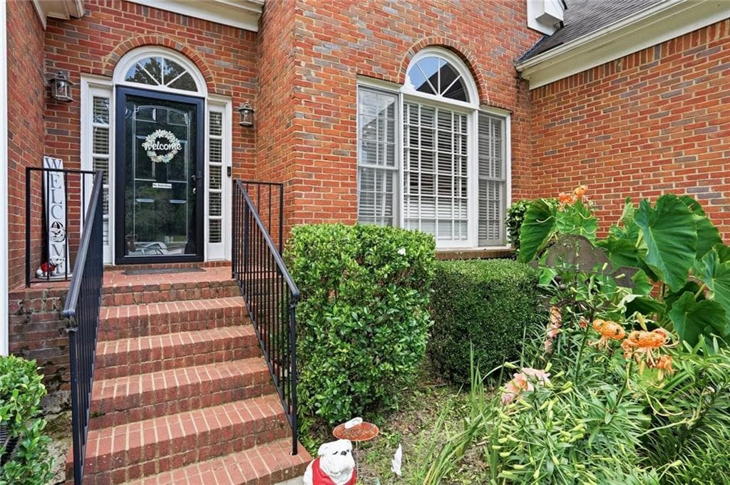 4 bedroom, 3 bathroom, 3,735 sq ft single family residence under contract at 2116 Gatwick Drive, Lawrenceville, GA 30043 — photo 3