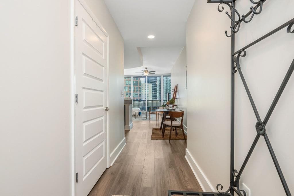1 bedroom, 1 bathroom, 867 sq ft condominium for sale at 1080 Peachtree Street 1205, Atlanta, GA 30309 — photo 3