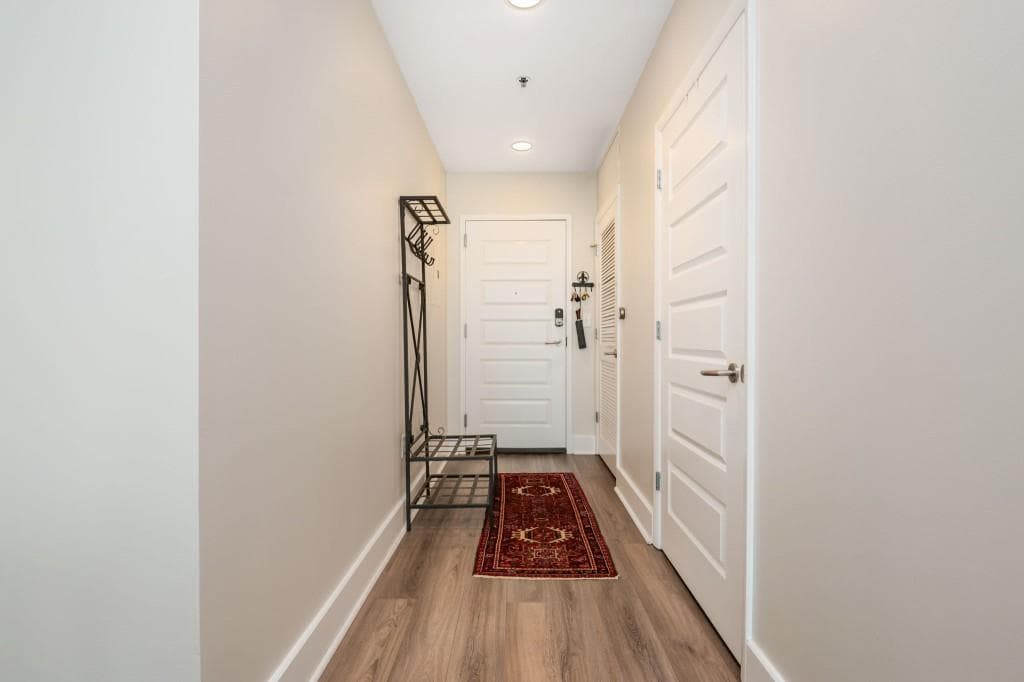 1 bedroom, 1 bathroom, 867 sq ft condominium for sale at 1080 Peachtree Street 1205, Atlanta, GA 30309 — photo 4