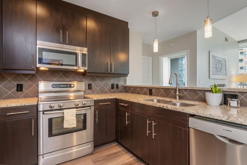 1 bedroom, 1 bathroom, 867 sq ft condominium for sale at 1080 Peachtree Street 1205, Atlanta, GA 30309 — photo 8