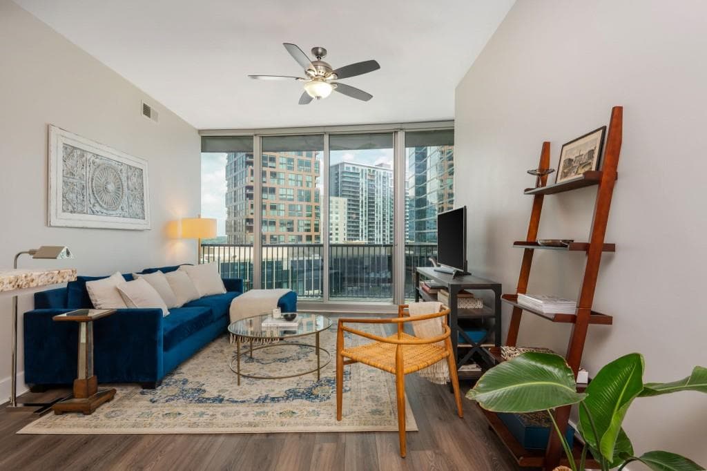 1 bedroom, 1 bathroom, 867 sq ft condominium for sale at 1080 Peachtree Street 1205, Atlanta, GA 30309 — photo 1 of 52