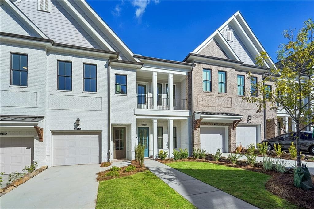 3 bedroom, 2 bathroom, 2,520 sq ft condominium for sale at 5087 Shirley Oaks Drive 301, Peachtree Corners, GA 30092 — photo 2