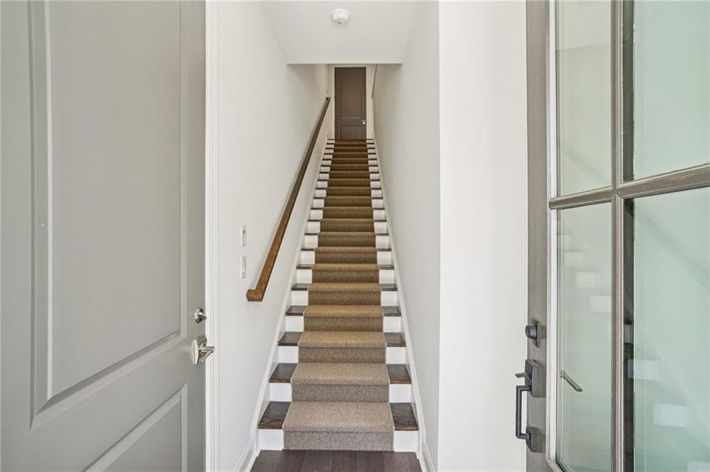3 bedroom, 2 bathroom, 2,520 sq ft condominium for sale at 5087 Shirley Oaks Drive 301, Peachtree Corners, GA 30092 — photo 5