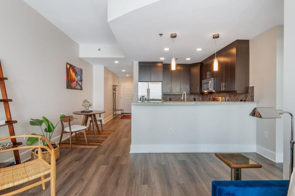 1 bedroom, 1 bathroom, 867 sq ft condominium for sale at 1080 Peachtree Street 1205, Atlanta, GA 30309 — photo 5